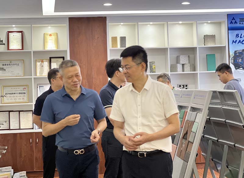 Mayor Wang Lianzan of Nan'an City, accompanied by the city leadership team, visited Sanlian Machinery